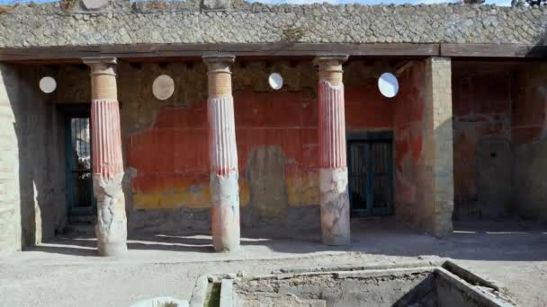 テレフォスの救済の家 イタリア ナポリ ヘルクラネウムの古代ローマのヴィラアトリウムとペリスタイル — ストック動画