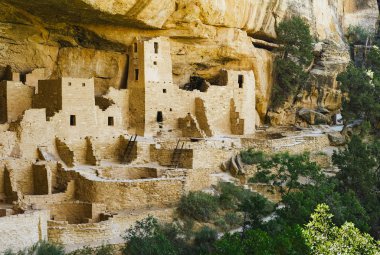 Mesa Verde 'deki Cliff Palace, Anasazi Pueblo harabeleri.