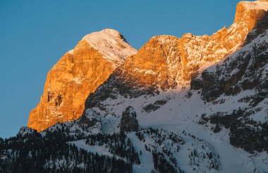 Tofana di Rozes Tepesi Şafak vakti Cortina d 'Ampezzo' da