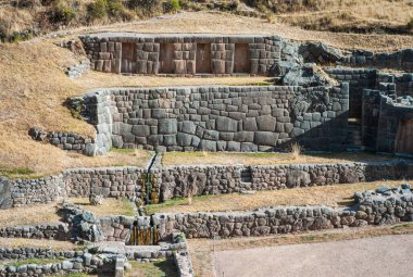 Tambomachay Teraslı Su Tapınağı, Cusco yakınlarındaki İnka Harabeleri Hamamı, Peru Üç Küçük Şelaleli