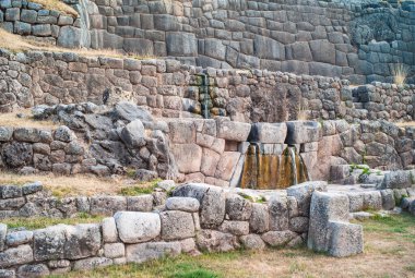Tambomachay Su Tapınağı, Cusco yakınlarındaki İnka Hamamı, Üç Küçük Şelaleli Peru