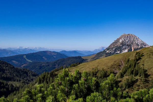 Jasná Obloha Horách Pohled Alp Údolí Blízkosti Ledovce Jezevčík — Stock fotografie