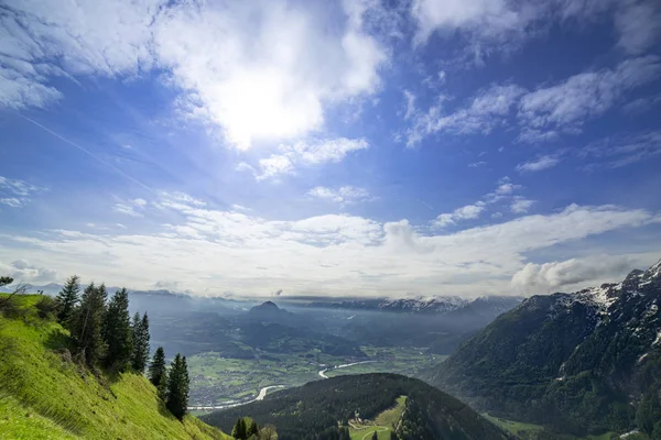 Montagnes Soleil Avec Ciel Nuageux Des Randonnées Amusantes — Photo