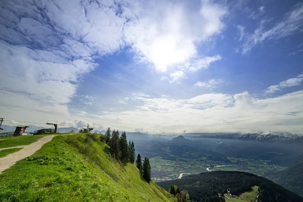 Montagnes Soleil Avec Ciel Nuageux Des Randonnées Amusantes — Photo