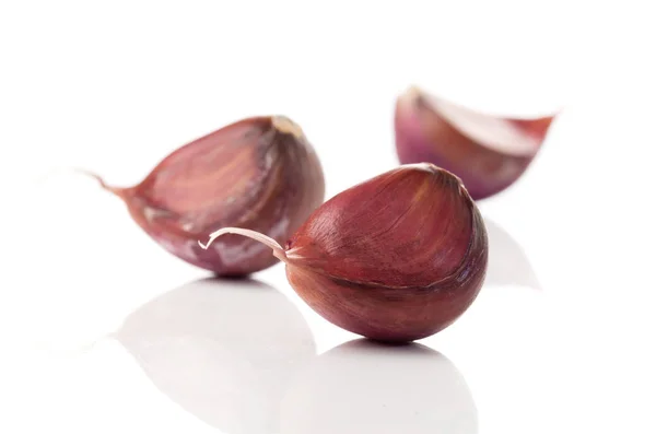 Garlic cloves close up isolated on the white background — Stock Photo, Image