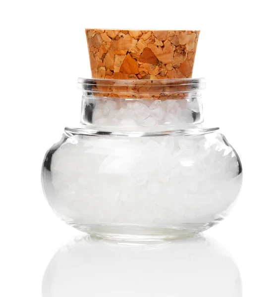 Salz im Korkglas, auf weißem Hintergrund Stockbild