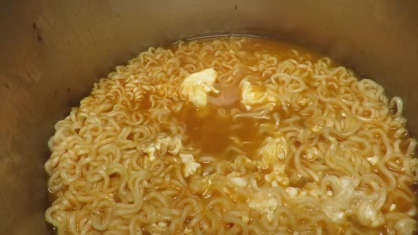 Μαγειρική Ασιατικό Στυλ Πικάντικο Στιγμιαίο Noodle Αυγό — Αρχείο Βίντεο