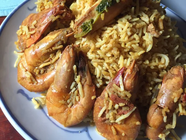 Karidesli biryani, Pakistan, Hindistan 'da popüler bir pirinç tabanı. Bangladeş ve diğer Asya ülkeleri