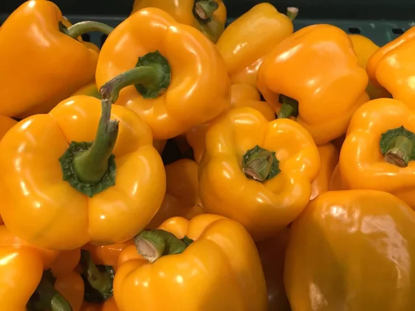 Pimentos Frescos Não Cortados Que Também São Conhecidos Como Capsicum — Fotografia de Stock