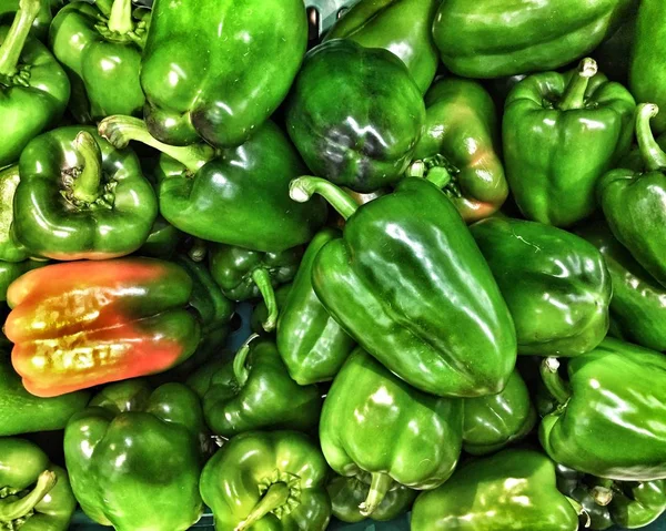 Whole Uncut Fresh Peppers Capsicum — Stock Photo, Image