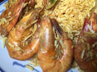 Karidesli biryani, Pakistan, Hindistan 'da popüler bir pirinç tabanı. Bangladeş ve diğer Asya ülkeleri