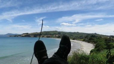 Ayakların görünüşü, Yeni Zelanda, Dunedin 'deki Karitane Sahili' ne bakan bacaklar.