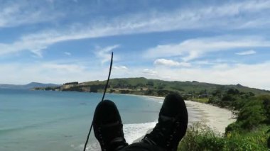 Ayakların görünüşü, Yeni Zelanda, Dunedin 'deki Karitane Sahili' ne bakan bacaklar.