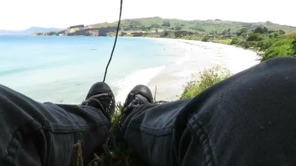 Vista Dos Pés Pernas Viradas Para Praia Karitane Dunedin Nova — Vídeo de Stock