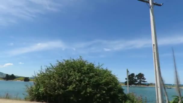Vue sur la mer depuis la voiture dans Île du Sud, Nouvelle-Zélande 