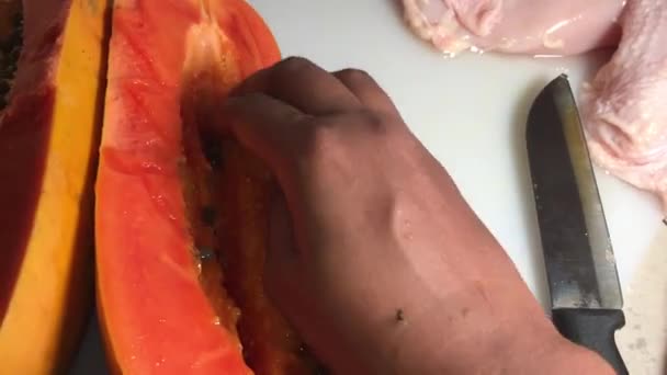 Cross Contamination Papaya Fruit Raw Chicken Breast Same White Chopping — Stock Video