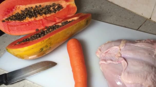 Cross Contamination Papaya Fruit Raw Chicken Breast Same White Chopping — Stock Video