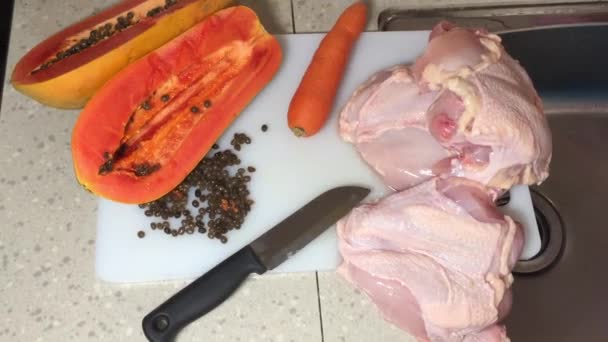 Cross Contamination Papaya Fruit Raw Chicken Breast Same White Chopping — Stock Video