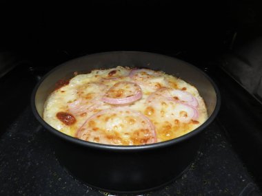 Peynir fırında taze pişmiş graten