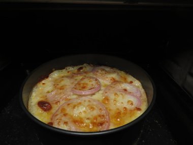 Peynir fırında taze pişmiş graten