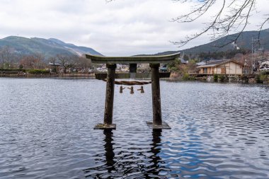 Yufuin Japonya 'daki Kinrin gölü tapınağı
