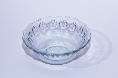 Boş kase bardağı beyaz arkaplanda izole edilmiş..