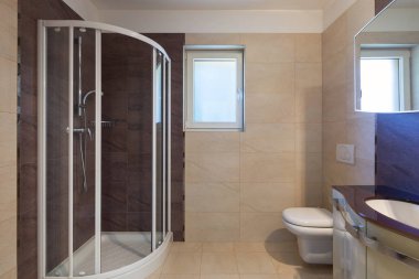 Banyo iç nterior ile döşeli duvarlar
