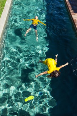 iki çocuk havuzu