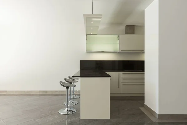 Kjøkkenet i den tomme leiligheten – stockfoto