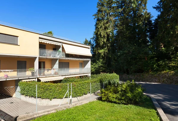 Fachada de un edificio — Foto de Stock