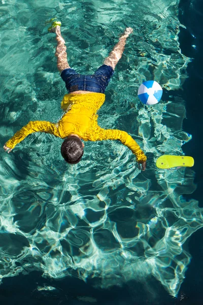 Body of a boy in the pool — Stock Photo, Image