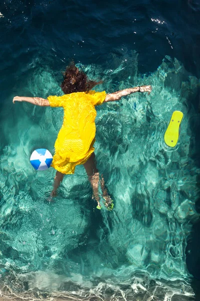 Body of a girl in the pool — Stock Photo, Image