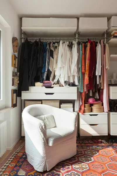 Interiör, garderob med ett sovrum — Stockfoto
