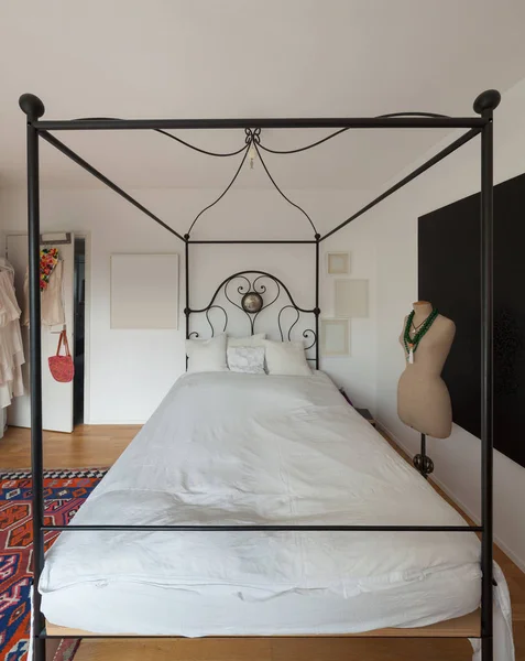 Wnętrze, piękne sypialnia — Zdjęcie stockowe