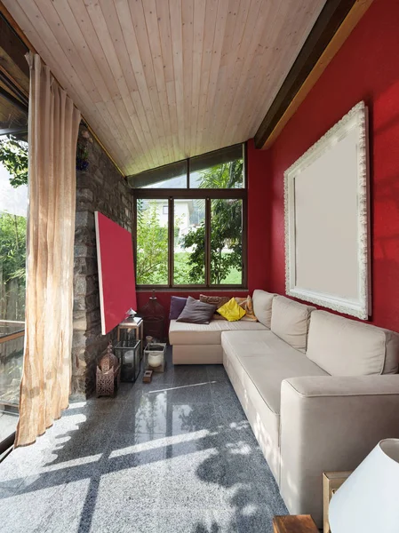 Veranda con comodo divano — Foto Stock