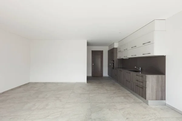 Intérieur, grande chambre avec cuisine — Photo