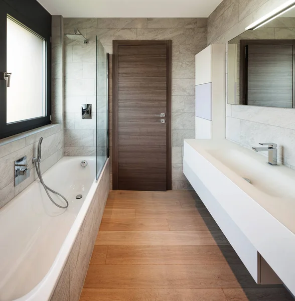 Moderní koupelna nového bytu — Stock fotografie
