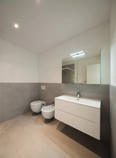 Nowoczesna łazienka w nowym mieszkaniu — Zdjęcie stockowe