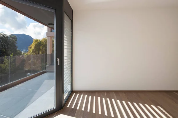 Interieur, ruime kamers met windows — Stockfoto