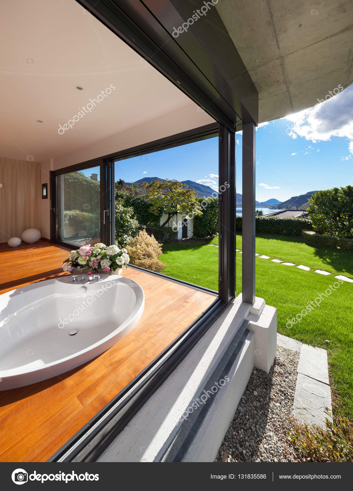 Veranda ve çatı ile banyo Veranda ve çatı ile banyo
