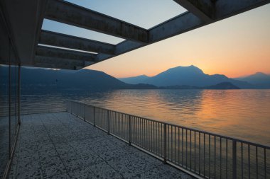 Panoramik göl günbatımı