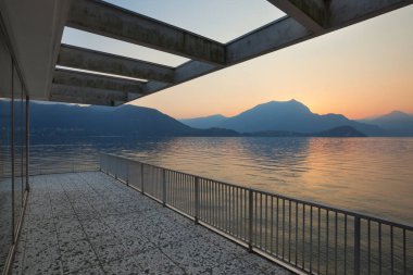 Panoramik göl günbatımı