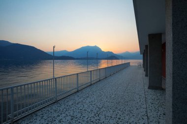 Panoramik göl günbatımı