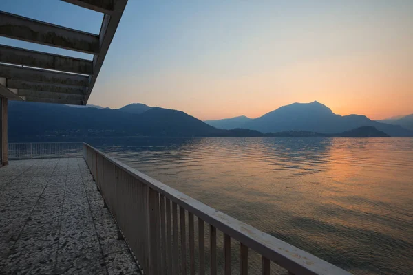 Panoramablick, See bei Sonnenuntergang — Stockfoto