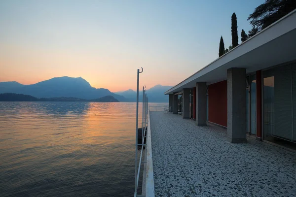 Vista panorâmica, lago ao pôr do sol — Fotografia de Stock