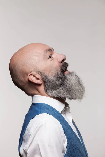 Man in studio, portrait — Stock Photo, Image