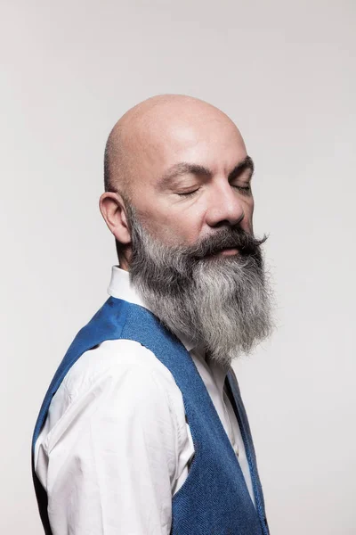 Man in studio, portrait — Stock Photo, Image