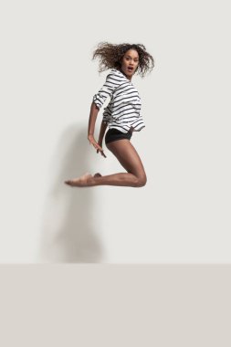 genç Brezilyalı Danscı performansını