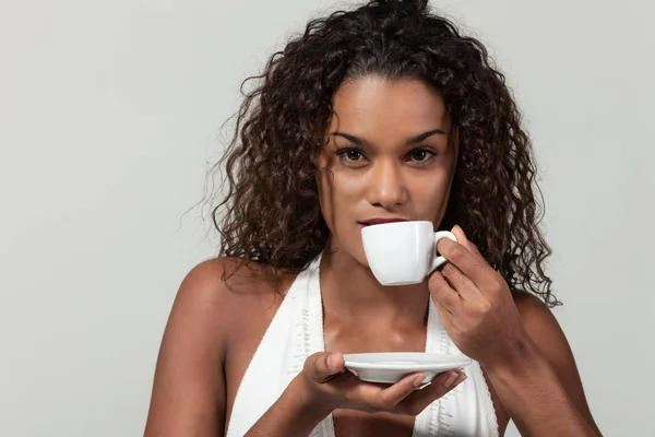 Portrait of a girl with a cup of coffee — Stock Photo, Image