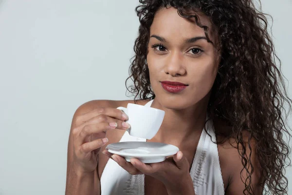 Young woman drinks a coffee — Stock Photo, Image